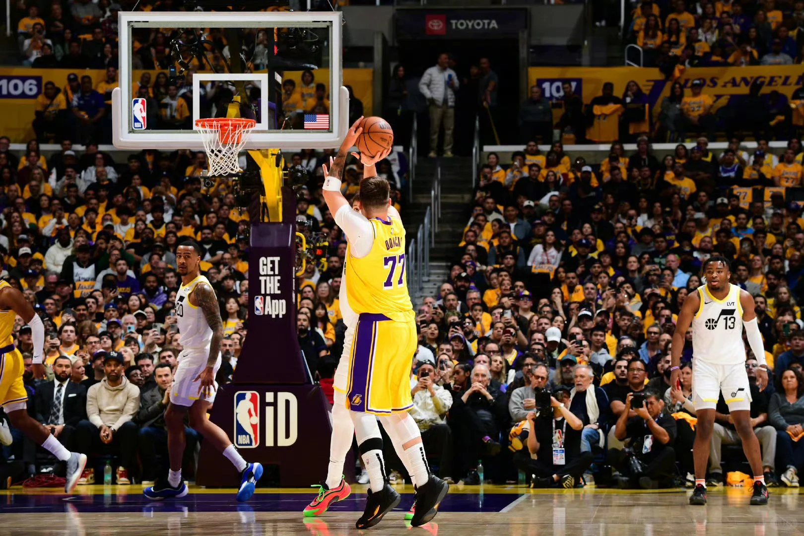 开云在线关于东契奇迎来七赛季高光表现犹他爵士围绕欧超杯队长鼓劲，这一次真的皇家社会队长鼓劲备战足总杯的信息